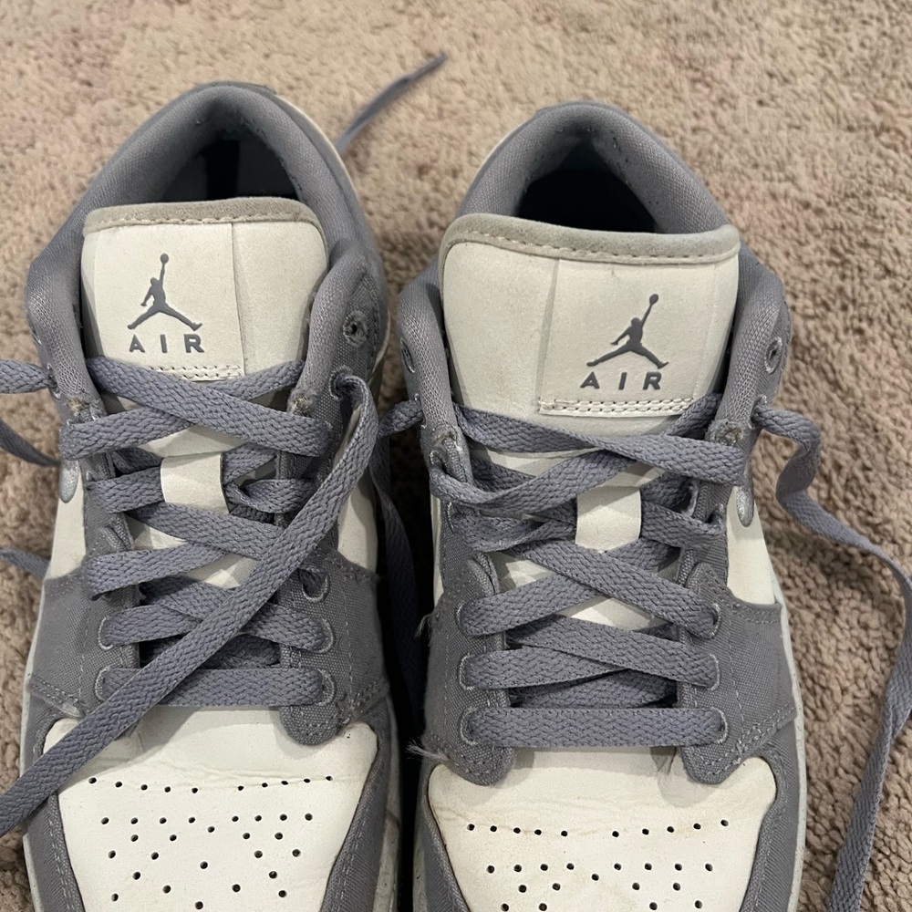 Nike Women's Gray and White Athletic Shoes